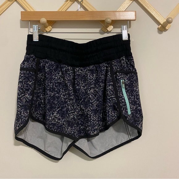 Lululemon Tracker Short Black with Multicolor Pattern size 8 - Picture 1 of 10